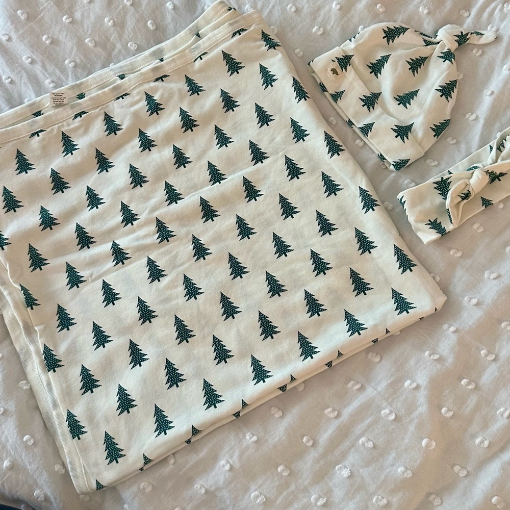 Monica & Andy set perfect for the surprise gender baby this Christmas